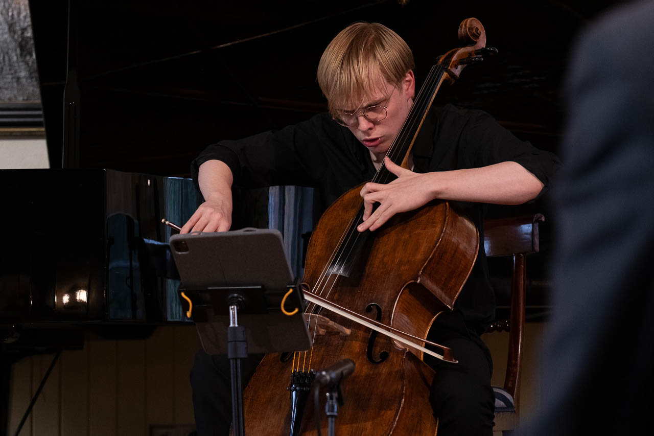 philipp-schupelius-yukino-kaihara-junge-kuenstler-galerie-2025-10